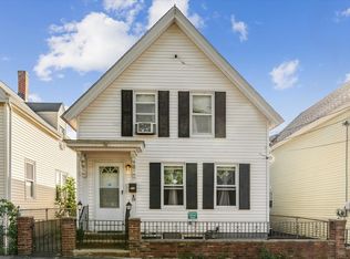 20 Cedar St, Lowell, MA 01852