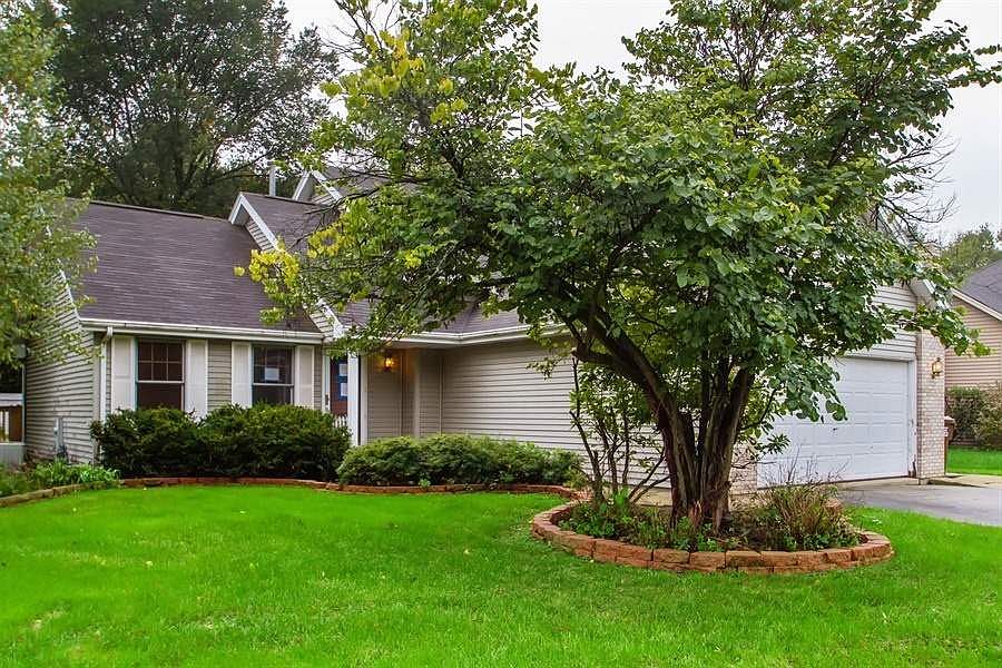1st image of 320 Echo Dr S
