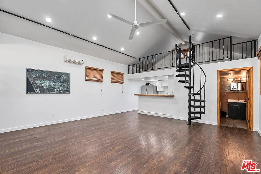 1 bed, 1.0 bath, 904 sqft, $2,950 — Photo 4