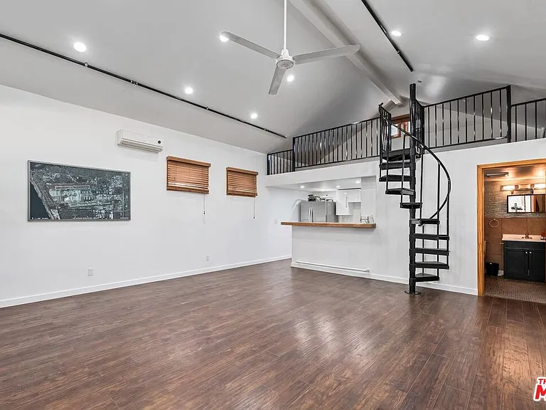 6440 W 87th Pl — Photo 35