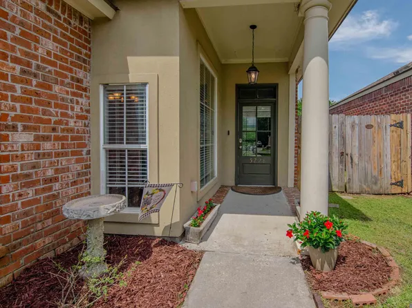 5228 Eastbay Dr, Baton Rouge, LA 70820