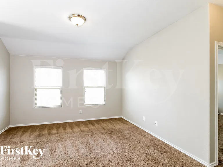 303 Preakness Ln — Photo 8