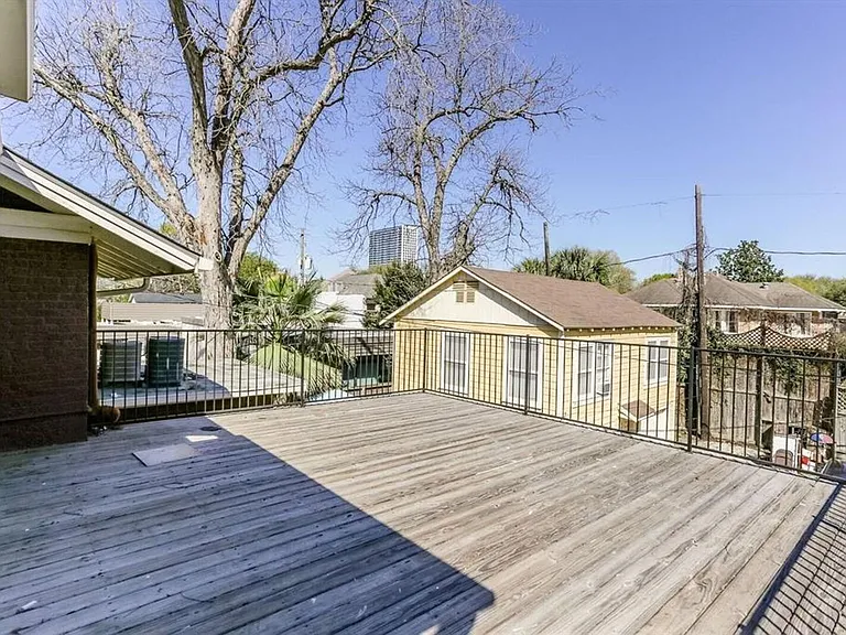 612 W Alabama St — Photo 26