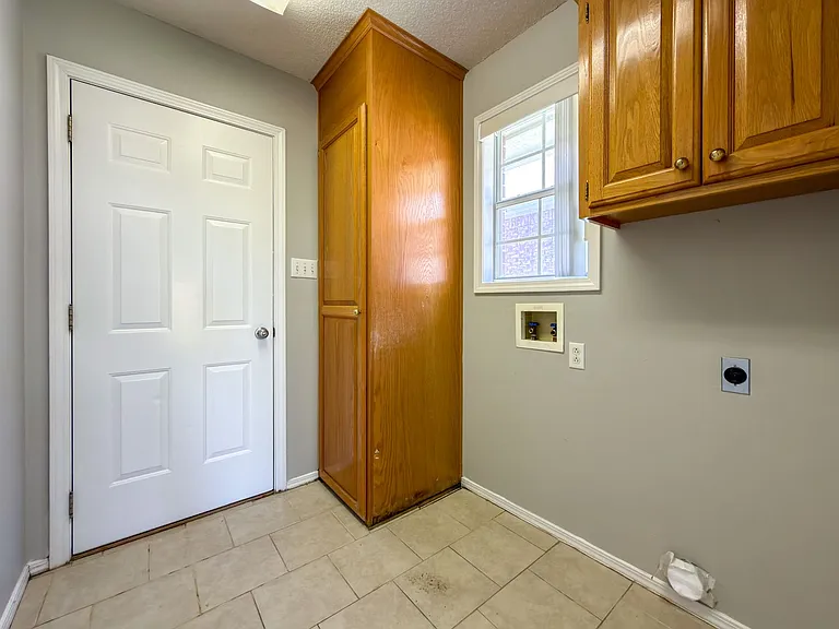 6409 Fallstone Rd — Photo 9