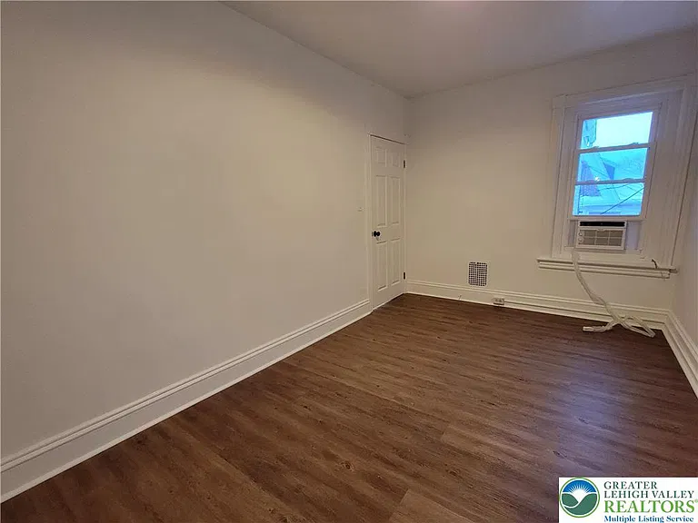 746 Linden St #2 — Photo 9
