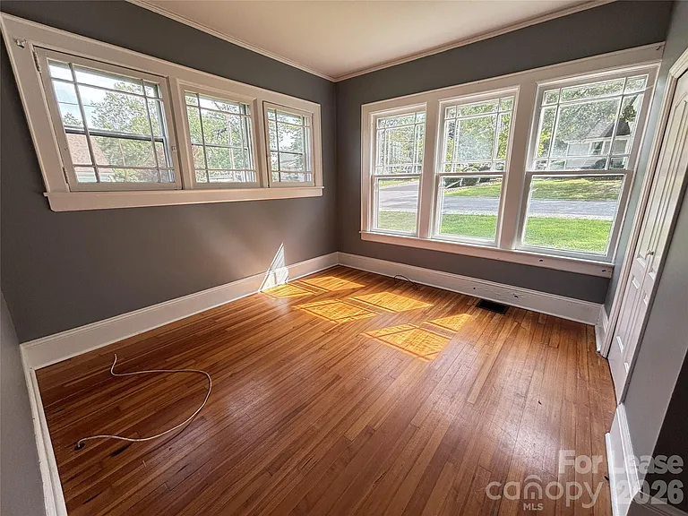 629 N Cedar St — Photo 7