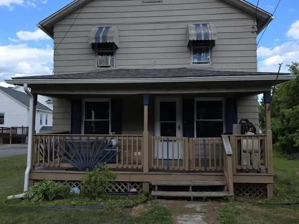 142 Center St, Waymart, PA 18472