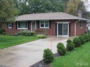6114 W Fairview Rd, Peoria, IL 61607