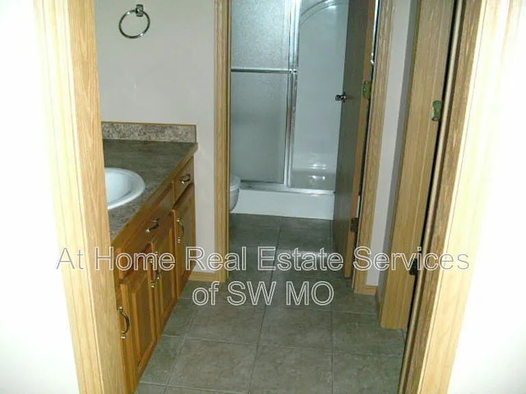 1132 N Westwood Ave — Photo 8