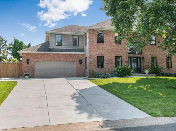 16725 Kenning Rd, Eden Prairie, MN 55347