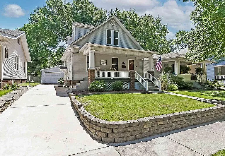 1916 S Holmes Ave — Photo 1