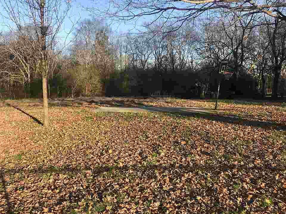 2nd image of 257 Cherry Dr