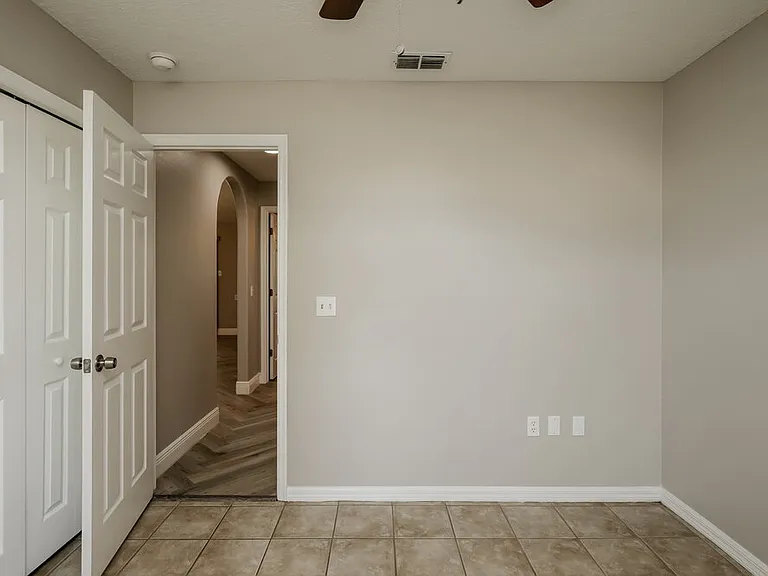 2877 Middleton Cir — Photo 7