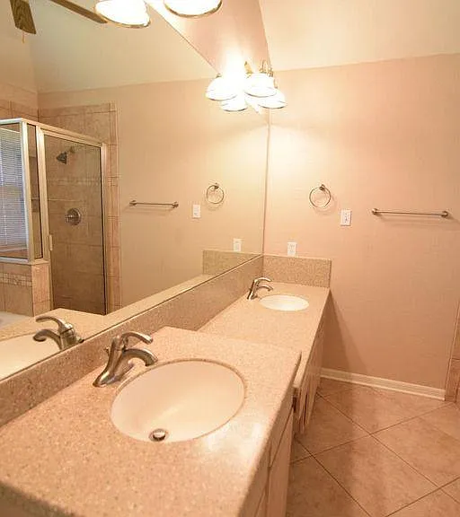 515 Kinney Dr — Photo 7