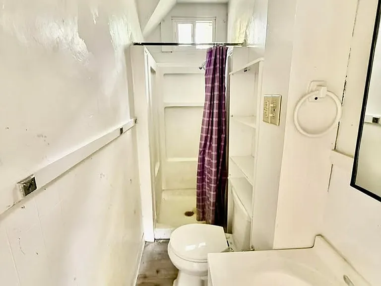 241 N Hayes Ave — Photo 2