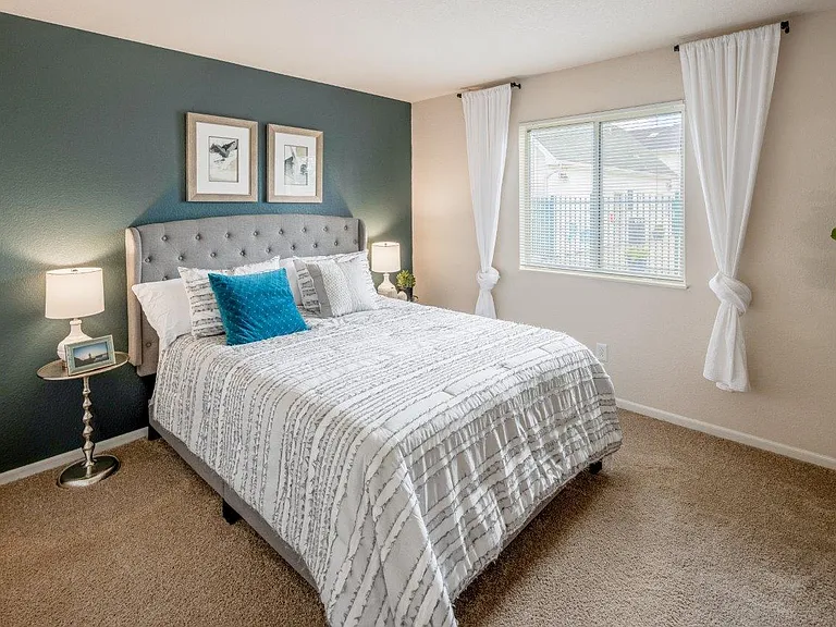 Steeplechase Apartments and Townhomes — Photo 9