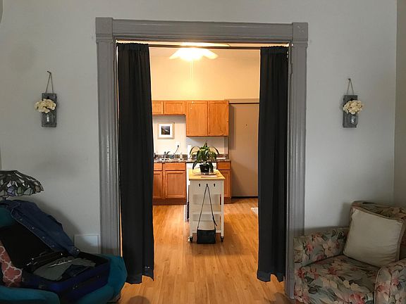 4th image of 1141 N Winchester Ave APT 1R