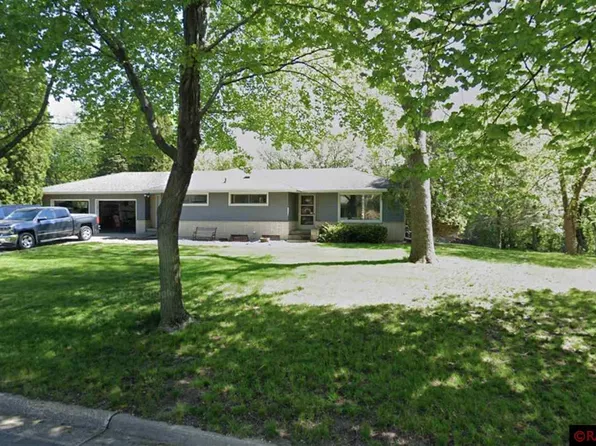 2102 Roe Crest Ct, North Mankato, MN 56003