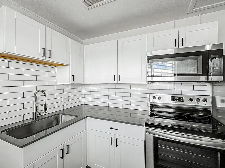 2706 W Missouri Ave #1 — Photo 4