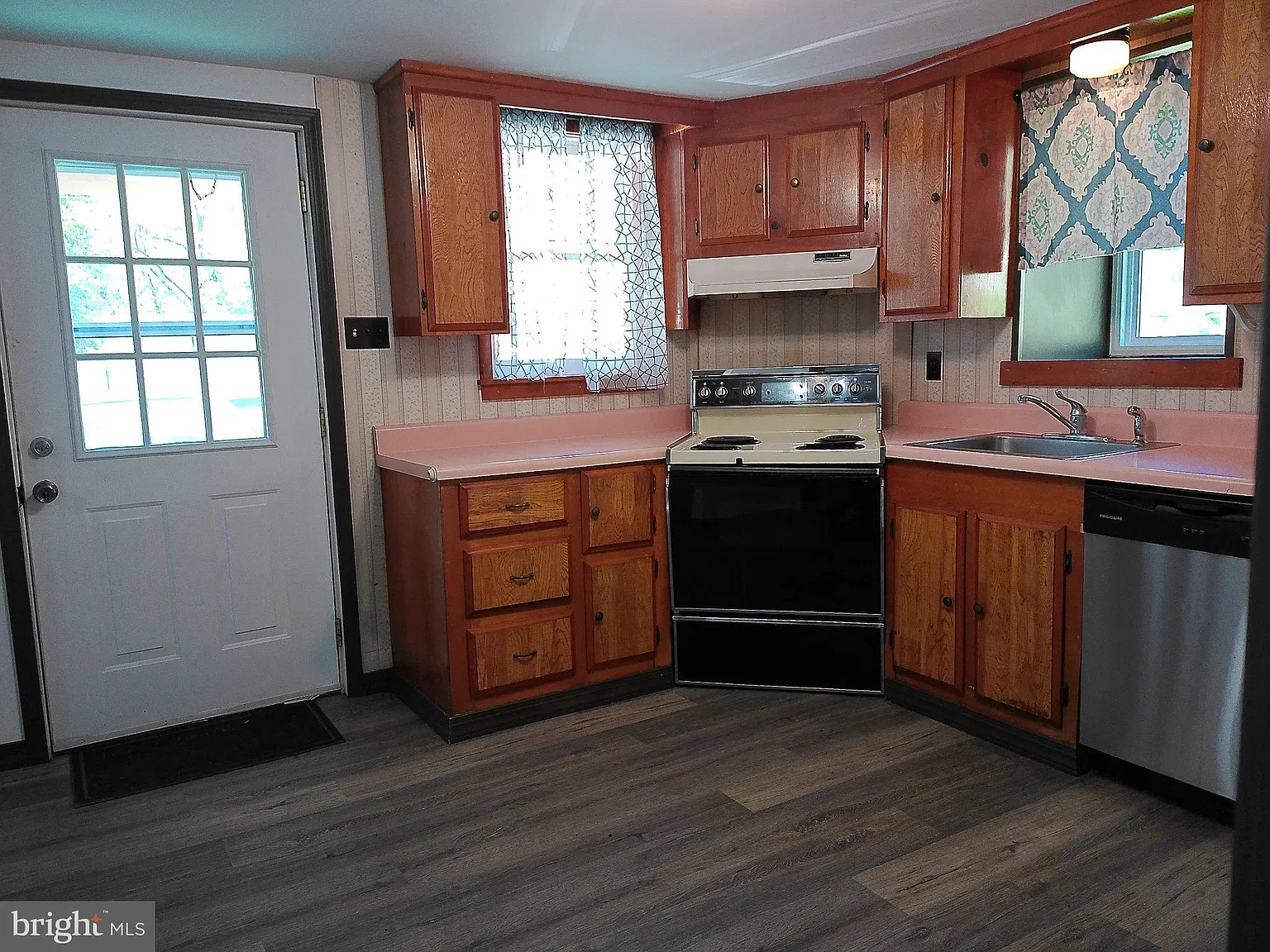 2 bed, 1.0 bath, 729 sqft, $900 — Photo 3