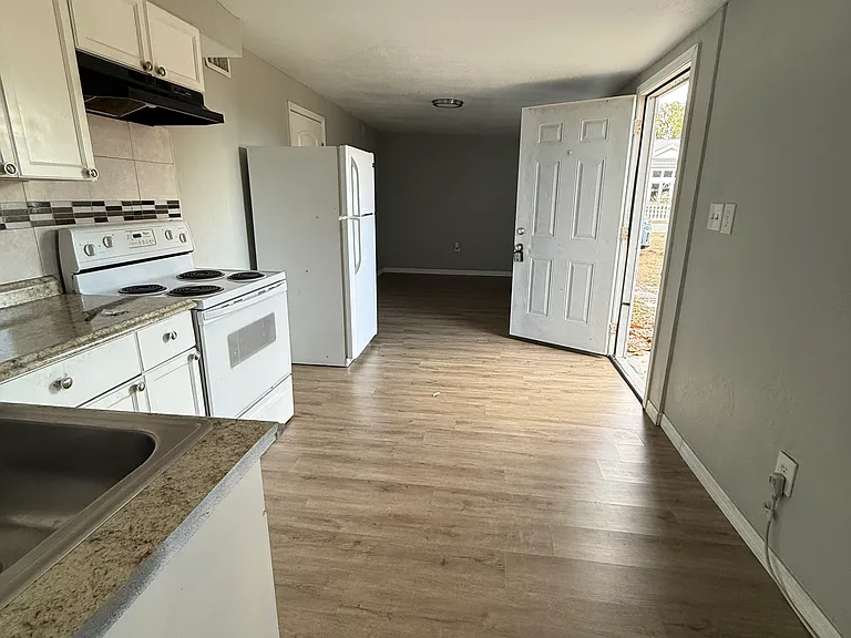 304 Still St #B — Photo 6