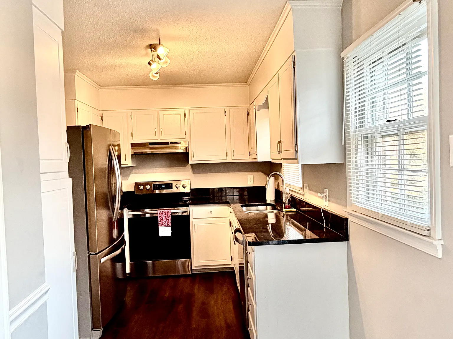 121 Charlestowne Cir — Photo 2