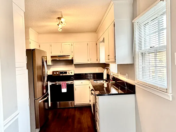 121 Charlestowne Cir, Winston Salem, NC 27103