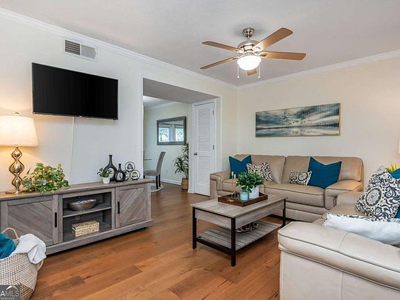 3rd image of 6940 Roswell Rd #B-4