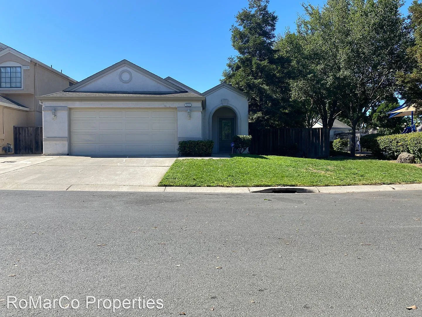 345 Robinwood Ave photo 1