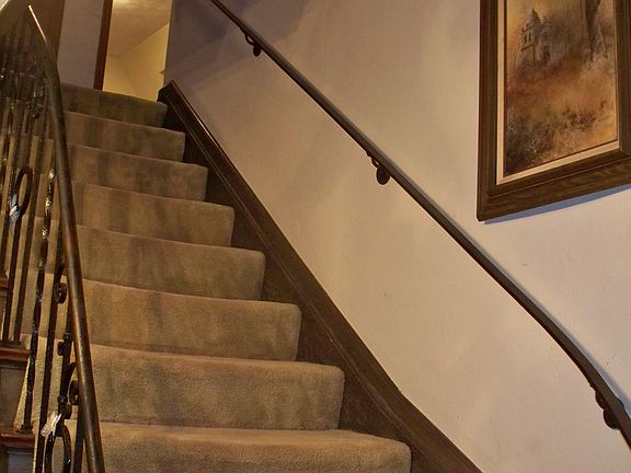 Curved stairway to 2nd floor