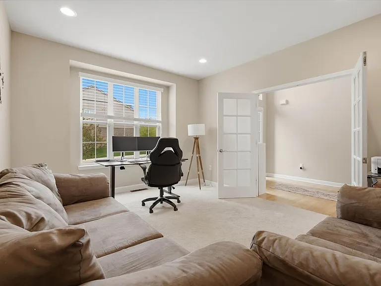 1114 Wales Dr — Photo 15
