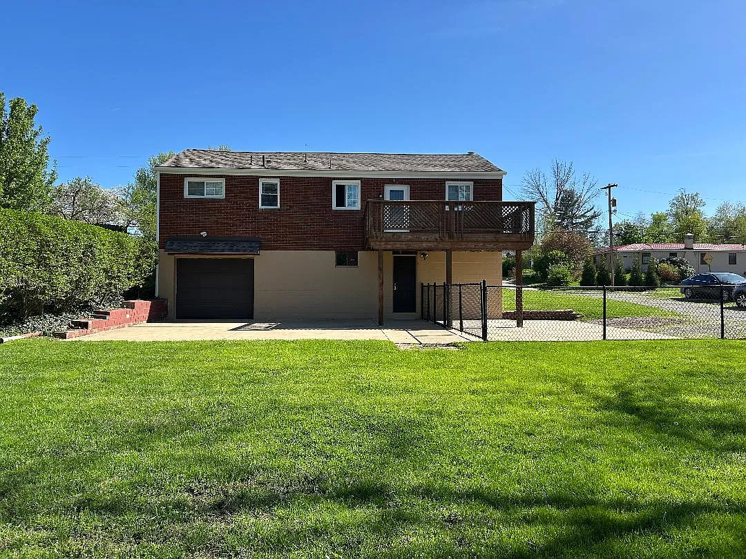 425 Oakwood Ave — Photo 4