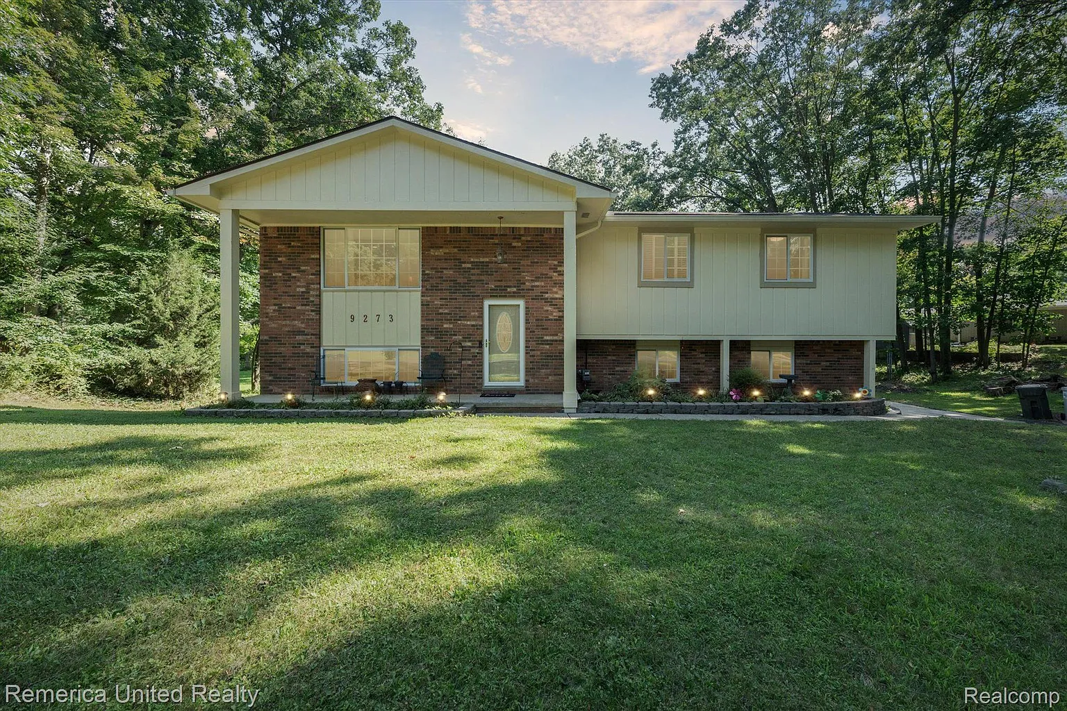 9273 Wild Oaks Cir photo 1
