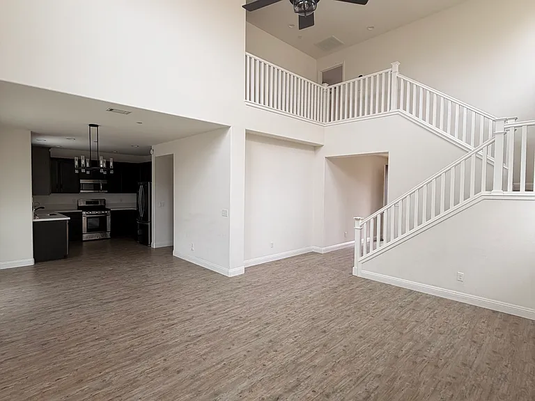 327 Las Flores Dr — Photo 5