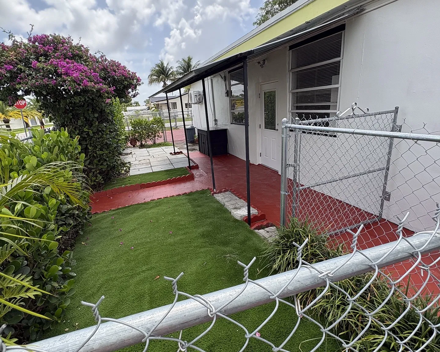 E 5th Ave, Hialeah — Photo 1