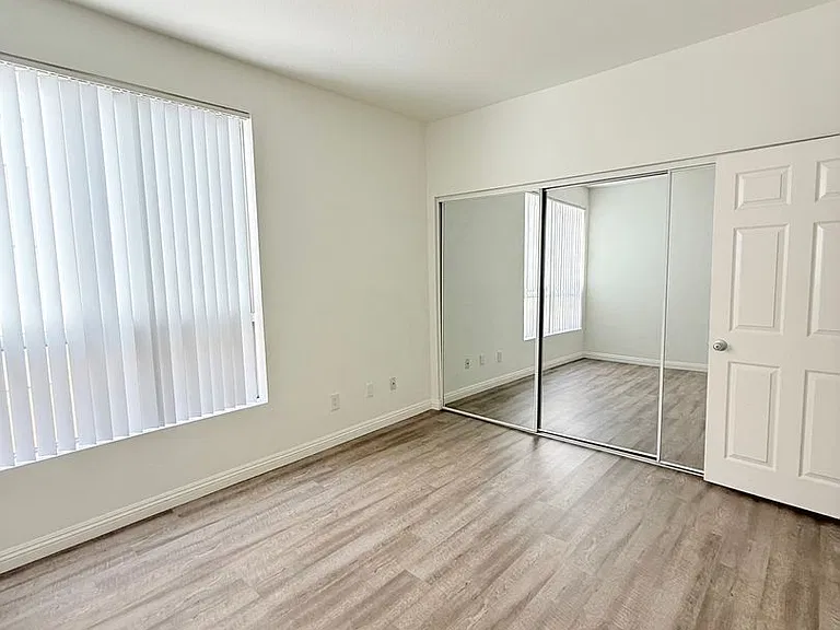 8715 Burton Way - Urban Feel Charming 2 bed 2 bath — Photo 13