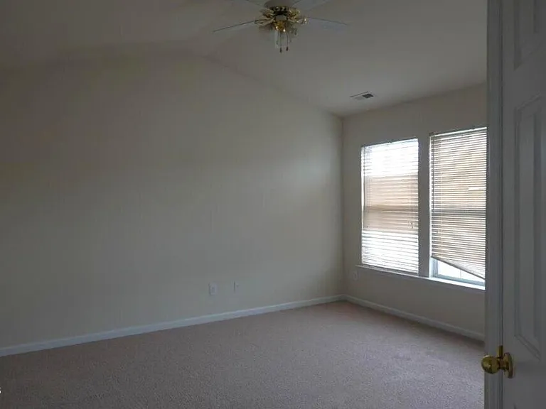 205 Whitney Oaks Ln — Photo 9