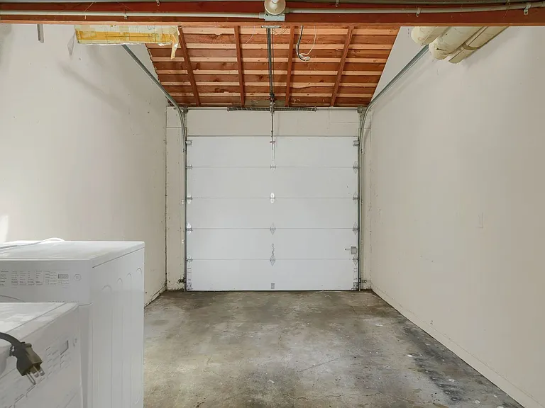 110 Paul Ave — Photo 18