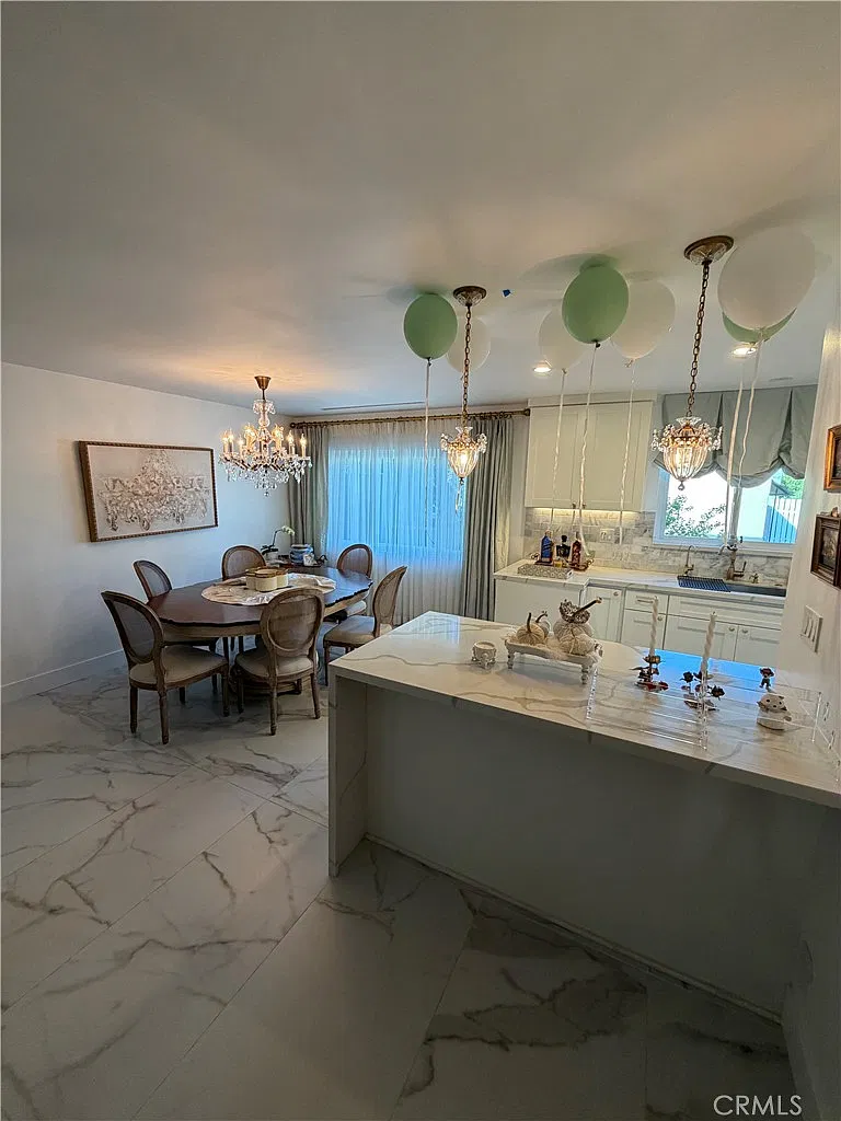 2 bed, 2.5 bath, 1255 sqft, $3,700 — Photo 4