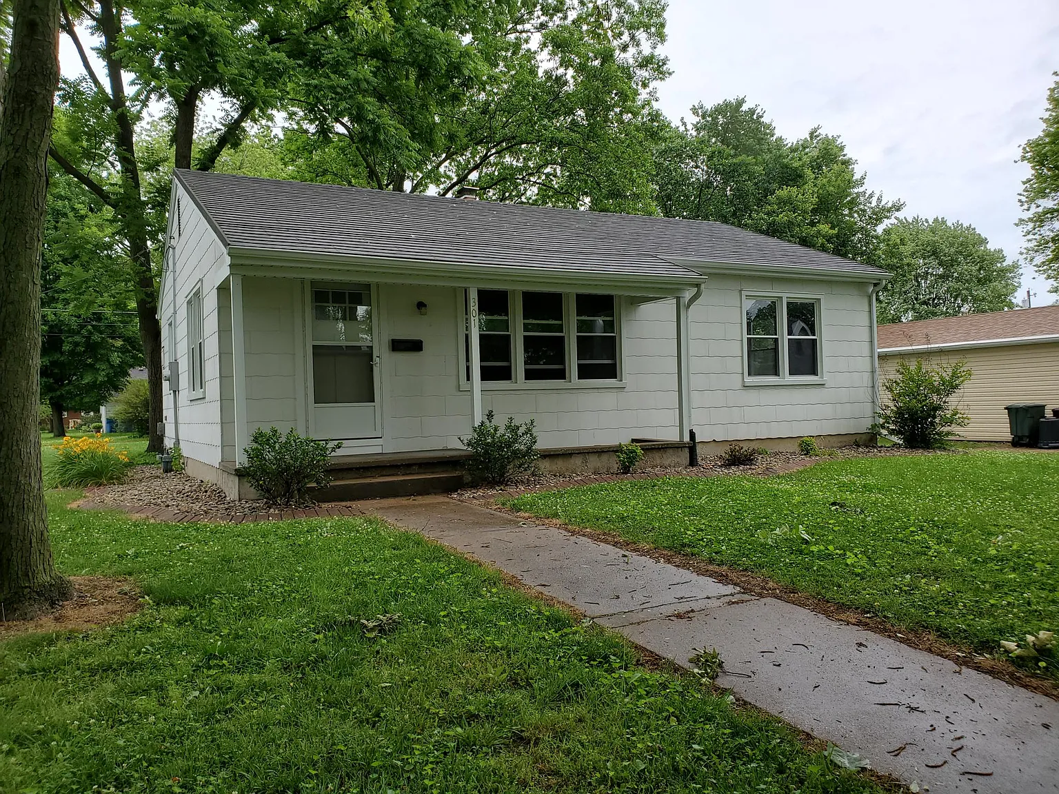 301 E 2nd St photo 1