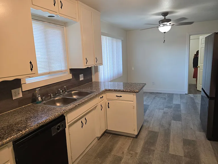1005 W Cambridge Ave — Photo 15