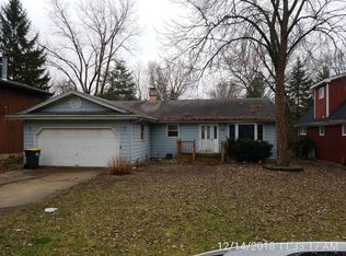 825 Menominee Dr, Lake In The Hills, IL 60156