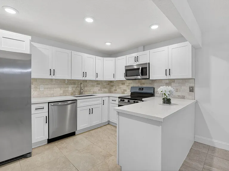 717 NW 29th Ave #B — Photo 13