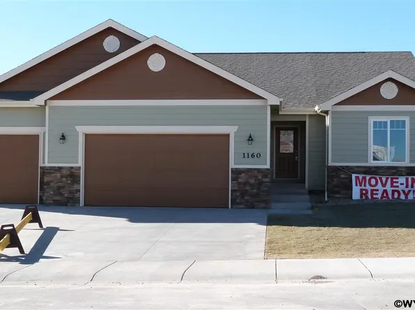 1160 Prairie River Dr, Mills, WY 82604