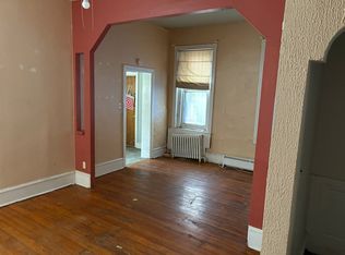 1013 S Farragut St #1R, Philadelphia, PA 19143