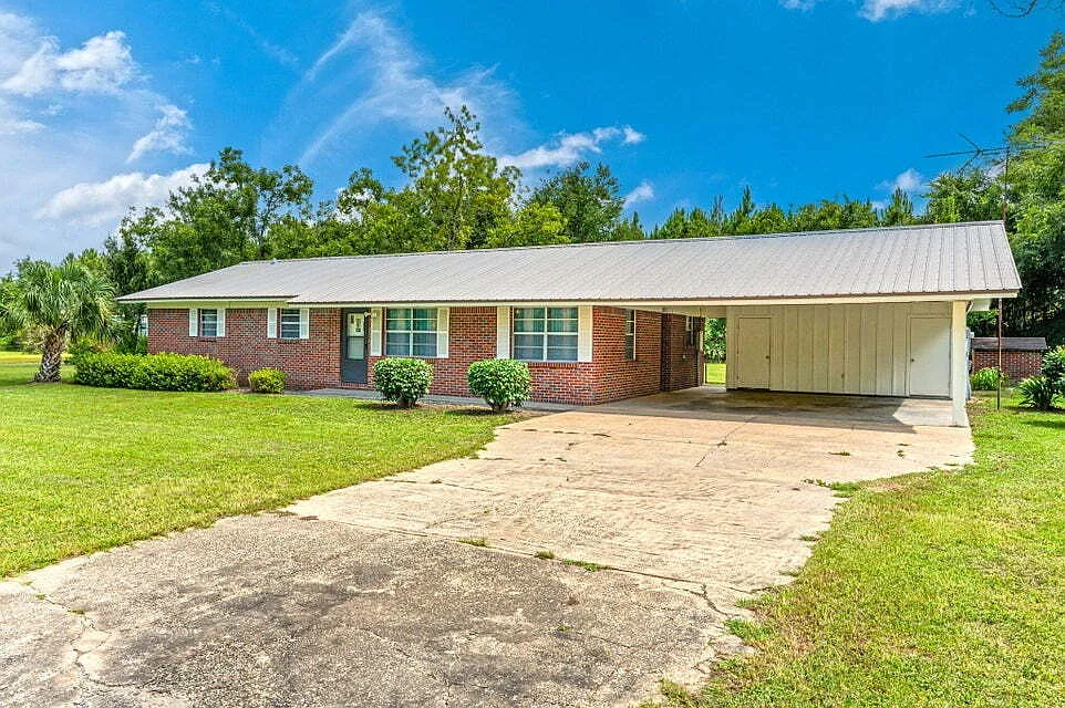 3 bed, 2.0 bath, 1479 sqft, $1,550 — Photo 2