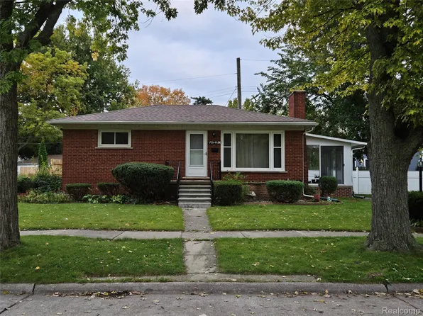 721 North Dr, Wyandotte, MI 48192