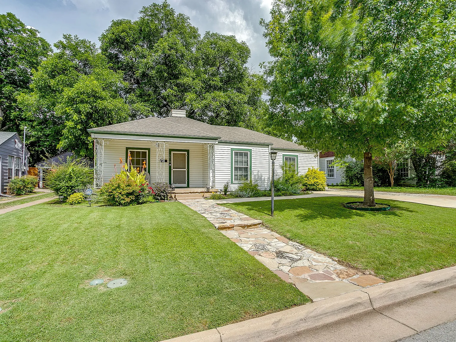 4 bed, 1886 sqft, $4,200 — Photo 3