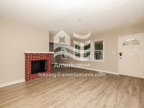 1006050_003_living_room_4.jpg