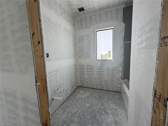 5th image of 4243 20th st ne